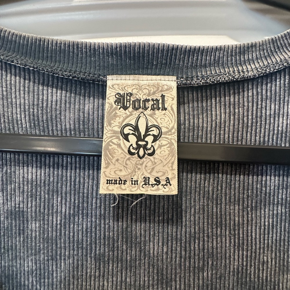 Women’s Vocal Black and Gray Fleur de lis Embellished Short Sleeve Top. Size XL. - Picture 2 of 5